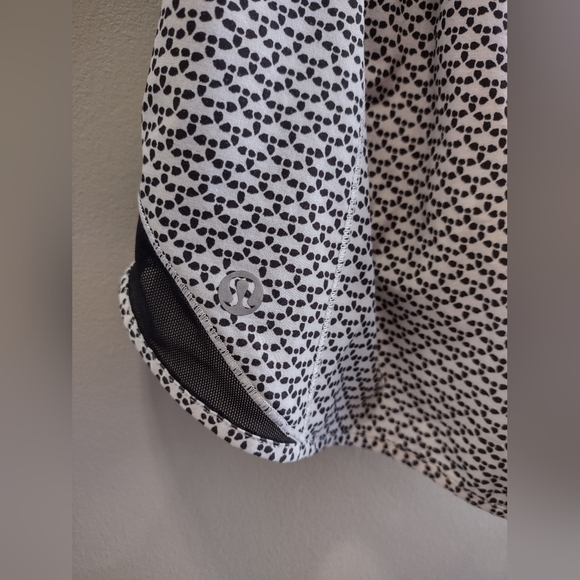 Lululemon Run Hotty Hot Shorts II 2.5" In Monochromic White/Monochromic Black - Picture 5 of 13